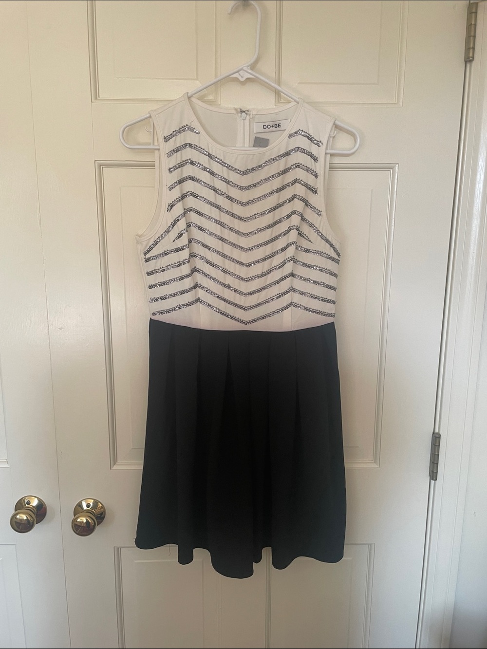 DO+BE Black and Cream Sleeveless Chevron Sparkle Fit-and-Flare Dress